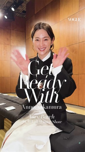Vogue Japan | 2026年秋冬NYコレクション初日にショーを発表した @toryburch 。日本からは俳優 #中村アン が来場し、極寒のNYでショーを楽しむための極意や過ごし方を聞いた。 さらに、アマンダ・サイフリッドやパメラ・アンダーソン、i-dle... | Instagram