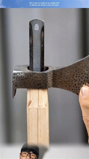 This is how to install an ax handle that is strong and doesn't come off easily