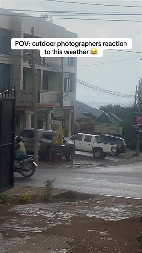 POV: outdoor photographers reaction to this weather 😂 #tiktokrwanda🇷🇼 #fyp #eclipse #photography #funnyvideos