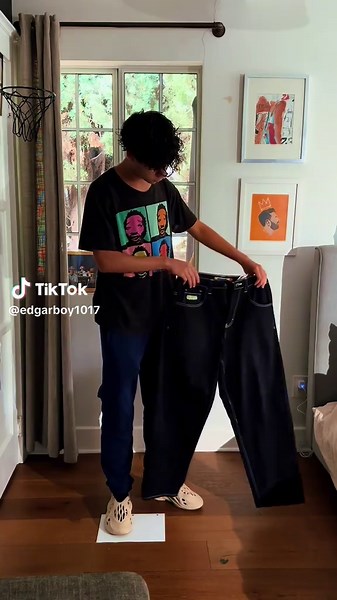 Stylish Outfit Ideas with Baggy Jeans and Accessories