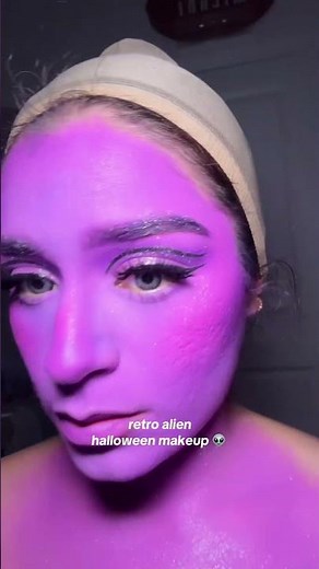 retro alien halloween makeup transformation 👽🛸 #halloween2025 #retroaliencostume