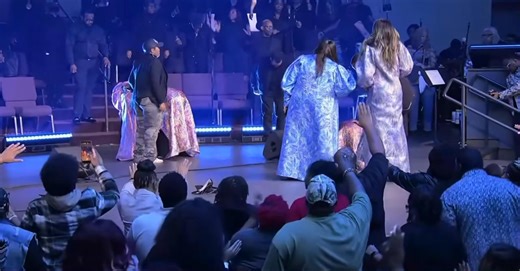 Lisa Knowles Smith & The Brown Singers PRAISE BREAK (NYE 2025) | Raquawn M. Wheatley