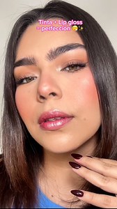 29K views · 307 reactions | Pigmentación  + Brillo al extremo ✨ Kiss Lip Tint, Glitter Up!  El match perfecto para tus labios. 殺 #PinkUp #Cosmetics #Gloss #GlitterUp #TintaParaLabios #PinkLover | Pink Up Cosmetics | Facebook