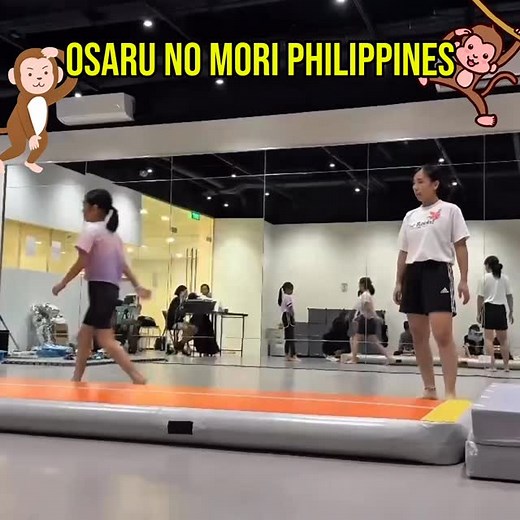 本日は、 Osaru no Mori Philippines よりお届けです！ 去年より、フィリピンにて日本人向けイベントを行なっていましたが、 遂に！！！ リブダンススタジオにて、 おさるの森in Manila と題して、毎週開講の体操教室がスタートしました！！ 講師は、元体操日本代表選手のなお先生です！ パワフルななお先生は、フィリピンに住んで、 子供達に体操の楽しさ、厳しさ、技ができた時喜びを伝えていきます！ オープン4日で、半分以上のクラスが定員いっぱい🈵となっており、大盛況です！ 今後も、体操ニッポンを世界に広げていけるように活動していきます！ #体操 #おさるの森 #姫路子育て #チアダンス #フィリピン #器械体操 #幼児体育 | 株式会社おさるの森