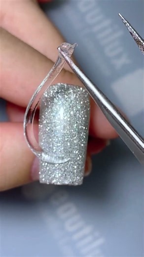 Hema&Tpo Free! “Evergreen Wreath Sparkle” Nail Art – Festive Green & Glitter Charm ✨