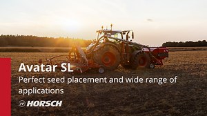 The new #HORSCH Avatar SL in action🔥 Well, does it look familiar to you? 🤓 You already know our HORSCH Avatar SL from the Agritechnica where we presented it as #FUTURESTAR. Now you can finally see it in action! 👉 It was already in use in summer in mulch seeding conditions. Here is an overview of the most important details: ▶ Precise seed placement due to the individual depth control on the coulter ▶ Row spacings of 25 or 30 cm ▶ Working width of 6 m ▶ Coulter pressure of up to 240 kg due to o