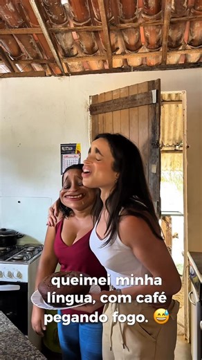 Letícia Borba on Instagram: "Uma manhã cheia de boa conversa e boa companhia. ☕🍰 Momentos assim me fazem lembrar de um dos nossos primeiros encontros e do quanto estar perto das pessoas é o que dá sentido a tudo. Aqui eu sempre vou estar, minha Fal. Com o coração firme e a missão de cuidar de pessoas, de ouvir, acolher e seguir presente. 💖💛 #LB"