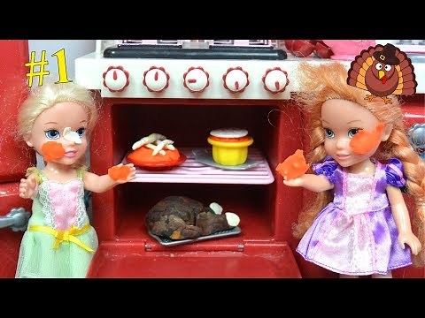 Anna and Elsa Toddlers Thanksgiving Day 🎉 Cooking the Turkey #1 🍗Dolls - Ep. 90 - Toys In Action