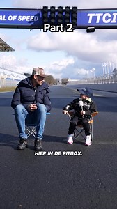 Jonge fans, grote vragen! 🏍️ Part 2 met Bo Bendsneyder! Onze jonge fans vroegen zich af... eet een coureur eigenlijk altijd gezond? 🍏🍟 Benieuwd naar zijn antwoord? Check de video en blijf ons volgen voor nog meer bekende gezichten! 🚀 #WorldSBK | TT Circuit Assen