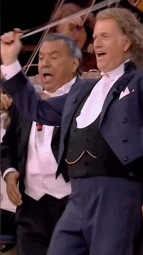 🎻 André Rieu ft. Los del Rio – Macarena (Live) 🇳🇱 | Orchestra Version #Shorts #Macarena #Orchestra