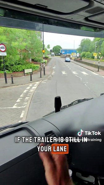 Real HGV training, no filters, just the road 🚛 we take mini roundabout - a small space that demand big control. #hgvtest #hgvtraining #hgvlicenceuk #newcareer #PassGuarantee