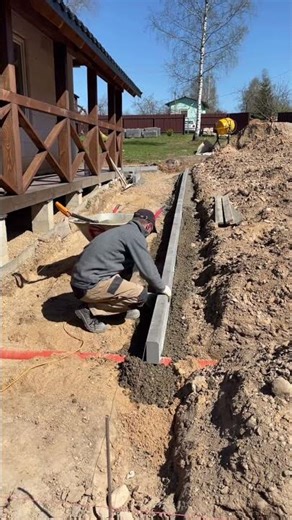 Pro shows how to install paving curbs correctly ✅ #shorts #hardscape