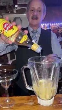 BANANA DAIQUIRI .A CLASSIC CUBAN COCKTAIL