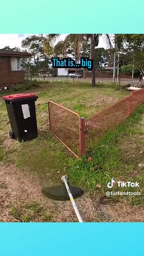 There’s a lot to like about this 40v Makita line trimmer. I definitely like the balance better with a 5ah on it. I’d be changing the head to a speed feed personally. Overall enjoy using it so far though. #makita #lawns #mowing #tools #home #garden #lawnmower