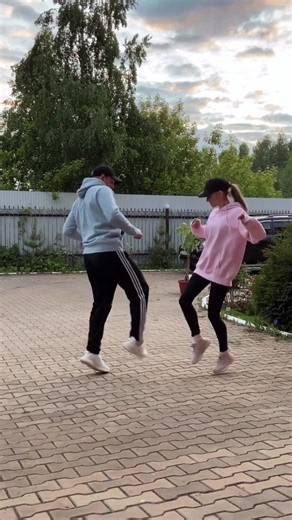 Oh Nanana TikTok Dance Challenge