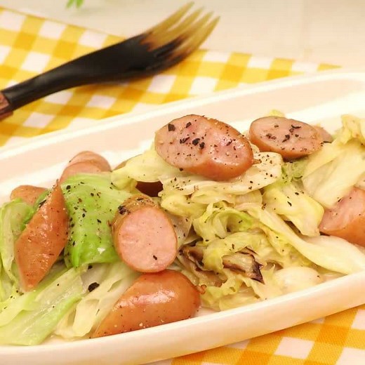 簡単！満足おかず♪ キャベツとウインナーのコンソメマヨ炒めのレシピ動画・作り方 | デリッシュキッチン