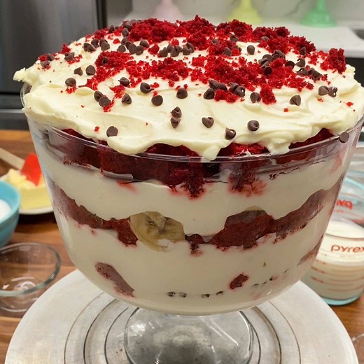 288K views · 597 reactions | Magnolia Bakery's Red Velvet Banana...