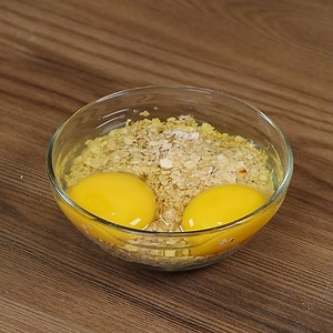 2.9M views · 8.2K reactions | Mix eggs with oatmeal for an amazing breakfast! | YumMakers | Facebook