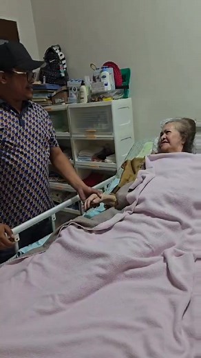 1.3M views · 41K reactions | NGANO GIPATAY MAN KA NILA DONG OI. Mao ni last nga adto ni Kap Dodong sa balay, nagpaluto siya kinamunggayang tinolang bariles pwerteng kaon namo, then gesulod niya si Mommy sa kwarto. Ang among ge-storyahan kay repair sa gym sa Don Lorenzo and usa pa ka gym sa TDM and kung unsaon pagtabang daghan mga pasyente. Kato si Dodong wala jud na nangayo ug kwarta sa MY, prinsipyo ra jud 酪酪酪 | Governor Marc Cagas | Facebook