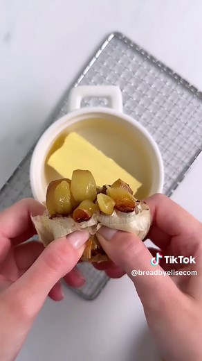Cheesy Pull-Apart Garlic Bread Recipe