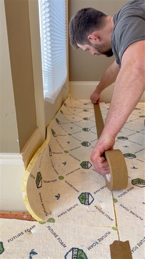 Installing carpet pad #floorcovering #carpet #qualityflooring