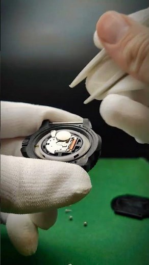 Changing battery on a Luminox PC/Carbon