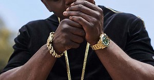 Premiere: Skrapz Is Back With Flossy Visuals For “Not Like Me”