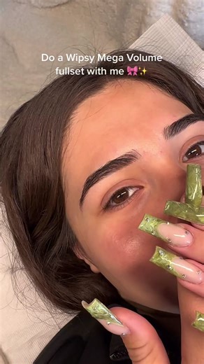 Wipsy Mega Volume Eyelash Extension Tutorial