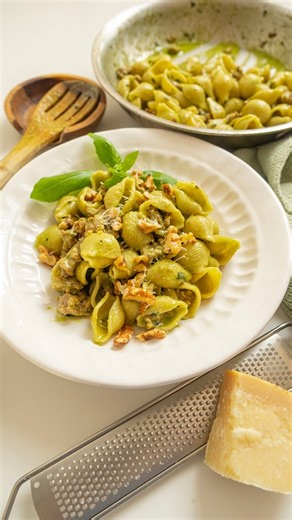 The SMOOTHEST Kale Walnut Pesto Pasta I had this delicious pasta at my favorite restaurant the other day and I had to recreate it. It was so creamy and smooth and I knew I had to have it again. I love going out to eat and getting inspired by the best chefs although this one was less inspiration and more copy cat😂 This was a cool recipe to try to make and try to do something new. Definitely gives me ideas for more smooth pestos. #italianfood #pasta #italianrecipes #alwaysfromscratch | Always Fro