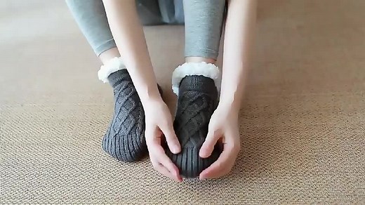 The world's first slippers in 2022!