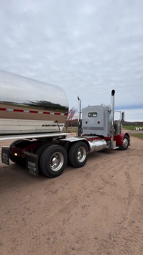 88K views · 1.4K reactions | Getting hooked up to the tank! Been a minute since this truck has hauled a load a milk. Today it will make its first run since the engine overhaul! #engine #rebuild #peterbilt #milk | Den Hoed Dairy | Facebook