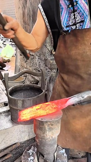 Forging Tools: Iron Pants, Grass Hoe & Steel Clamp! 🔥🛠️ | old metal