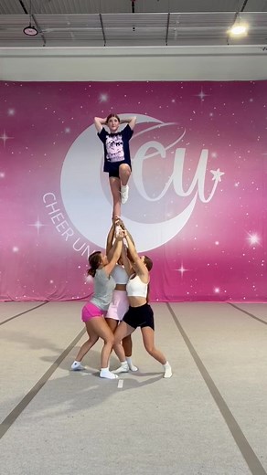 Stunting with your coaches = 🩵 Here are just a few highlights of our new stunting private lessons! Our girls are shining brighter than ever this season 🤩🫶 #cheerleading #cheer #stunting #stuntingprivates #stuntingprivatelesson #flyer #sidebase #mainbase #frontbase #backspot #third #flexibility #stretches #stunt #level1stunt #level2stunt #level3stunt