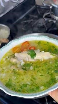 Preparando un riquísimo caldo blanco de pollo con verduras/ arroz