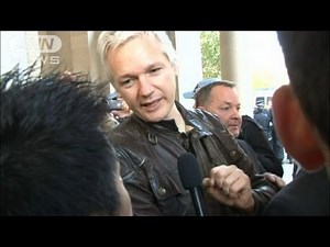 反格差デモに「ウィキリークス」アサンジ氏の姿も（11/10/16）