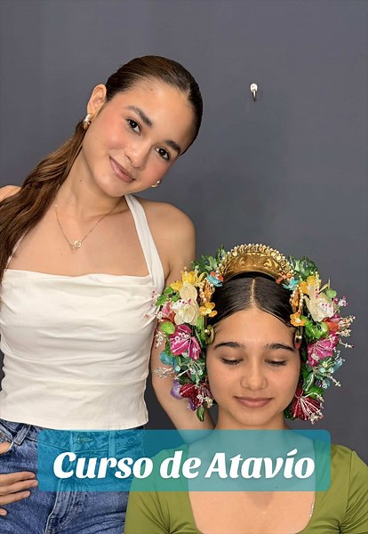 ✨ Curso personalizado de colocación de tembleques ✨ Aquí no solo observas cómo se hace: practicas cada paso tú misma, mientras te guiamos de principio a fin. 🌸 La atención es 100% personalizada, dedicando el tiempo necesario para que puedas practicar, resolver tus dudas y sentirte segur@ con cada paso. La idea es que al finalizar no solo hayas aprendido, sino que te vayas conforme, segura y satisfecha con la práctica y el curso que adquiriste. 🤍✨ #pollera #folclore #panamá #chitre