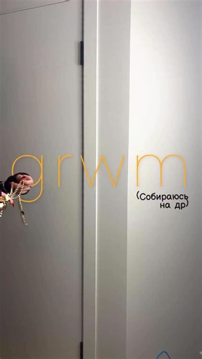 V_alien_tinA🌒 on Instagram: "Это я – собиралась на день рождения к Алисе @dreadsandhair (мой мастер по волосам)🥀 В этот раз я решила не покупать что-то новое, а разнообразить то, что имеется, аксессуарами😅 #grwm#dress#talk#bodywomen"