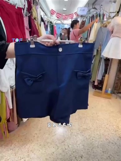 13- 23/10 TGF泰国1.0🇹🇭泰兰德团购 这款大码蝴蝶结加上单纽设计😍‼️chao 减龄👍🏻 重点腰围可拉伸到40寸✔️ T270 大码蝴蝶结裤 RM28.9 颜色：黑色 蓝色 白色 均码：腰围可到40寸 T270颜色 ？ #TGFStore #泰国代购 #大码蝴蝶结裤 | Tammy on9 Store