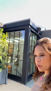 25K views · 326 reactions | ¡Comadritas! Acompáñenme en este recorrido por mi tienda de muebles y decoración favorita. Sin importar el presupuesto, las tiendas de muebles, al igual que la moda, se guían por patrones similares para las temporadas. ¿Cuéntame qué estilo te gusta a ti? #Decor #Decoración #ElisaBeristain #Muebles #DIY #ConsejosDIY #Comadre | Elisa Beristain | Facebook