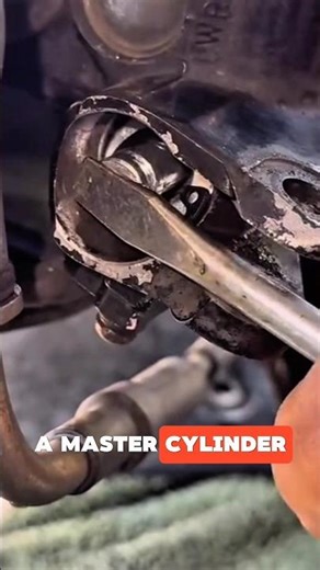 Tricks for the process of repairing or installing a disc brake master cylinder on a motorbike