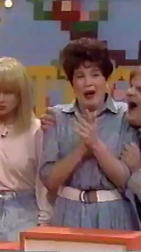 #chrisfarley #philhartman #danacarvey #christianslater #snl #saturdaynightlive #90s #1990s #90saesthetic #comedy #familyfeud