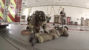 美国消防员快速反应小组(RIT)训练