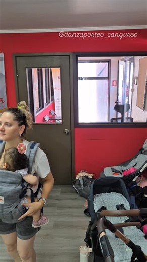 Academia AngelesSalsa on Instagram: "Danza Porteo 👩‍🍼❤️ @danzaporteo_cangureo @academia_angeles_salsa Los Ángeles, Chile #losangeleschile #biobio #danzaporteo #bailemamaybebe #amordemama"