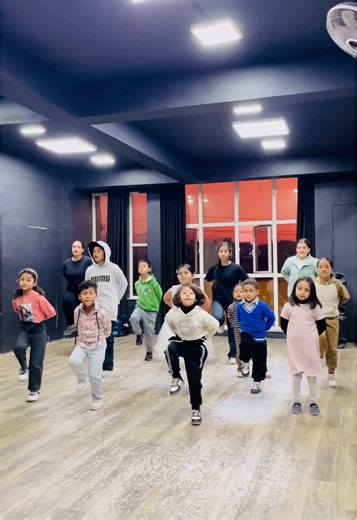 Flexible Dance School: Nepal's Vibrant Moves