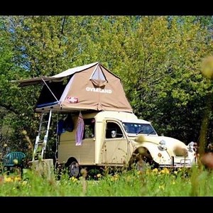 Dans la famille camping-car, je demande… la 2CV ! 😏 Eh bien il suffisait de demander. #campingcar #motorhome #camper #campervan #autocaravana #autocaravane | Le Monde du Camping-Car