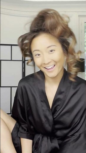 Ashley Park becomes Mindy Chen #EmilyInParis