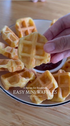 How Make Mini Waffles with chocolate together make magic 💫 Ingredients: 180 ml water (air) 45 gr butter (mentega) 17 gr sugar (gula) 110 gr all purpose flour (tepung terigu) 2 egg (telur) Choco crunch #waffle #waffles #churros #easytomake #cake #pancake #breakfast #idesarapan #idecemilan #milky | Rini Andriyani