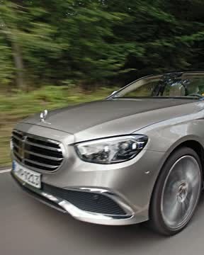 The new E-Class received the biggest facelift ever on a Mercedes model. The 10th generation of this successful saloon wows with a beautiful, elegant exterior design that continues the recent Mercedes-Benz design language, featuring more sporty features and exciting linework. Discover all the new details like new lights, new face and slimmer lights in the rear for a wider look. In addition, the dynamic-looking Avantgarde exterior is now standard. Learn more: mb4.me/fb-discover-the-eclass #Mercede