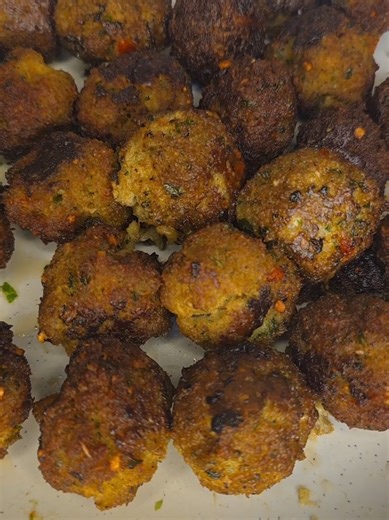 The Secret to the Ultimate Gambian Fish Balls! ​Step into my kitchen for a true culinary adventure! Today I’m unveiling my favourite Fish Ball recipe—and trust me, the flavour is in the details. 🧂✨ ​We’re talking fresh fish fillets blended with: 🌿 Vibrant spring onions & parsley 🧄 Zesty ginger & garlic 🌶️ A serious kick of Scotch Bonnet! ​The Twist: I coat these in fresh bread slices before frying to get that unbelievable golden crunch. It’s the perfect balance of crispy on the outside and t