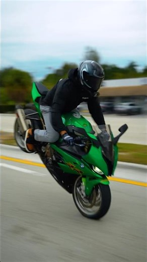 How I Roll Stoppies On My BMW S1k